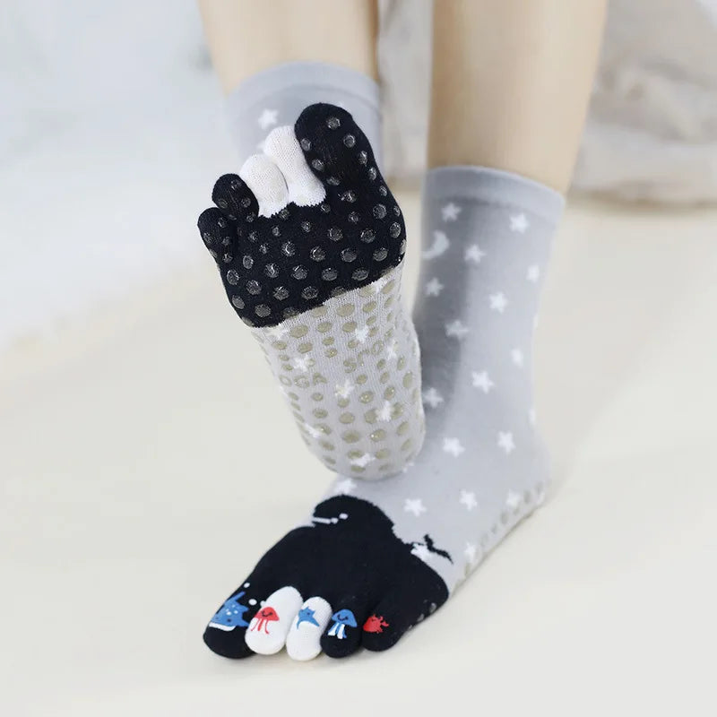 Yoga Toe Socks Cartoon Silicone Grip Crew Socks star gray US sock sizes 9-11 socks Yoga Yoga Socks